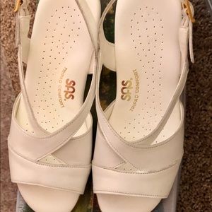 SAS Tripad Comfort White Leather Heel Strap Sandals, size 5